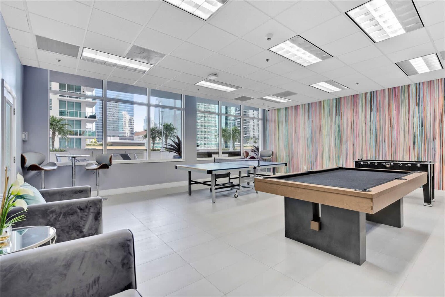 Building Photo - 1 SE 12th St