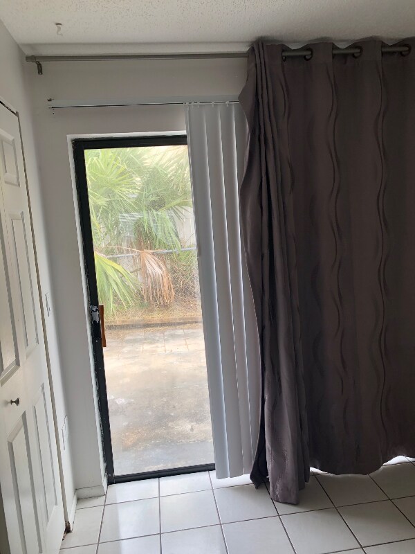 Building Photo - 713 S Daytona Ave