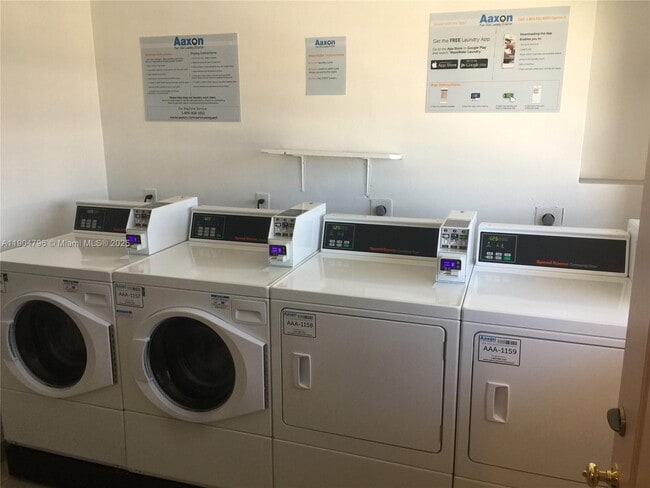 Building Photo - 1460 NE 169th St