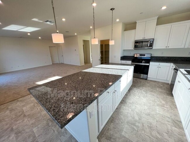 Building Photo - 31310 Reserve Dr