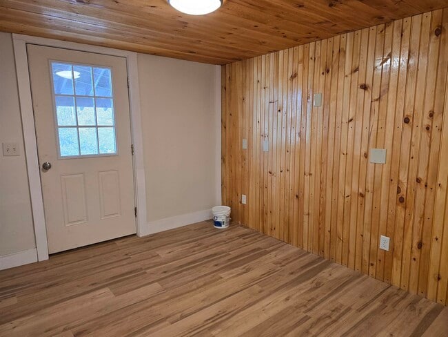 Building Photo - 147-149-149 Laurel St