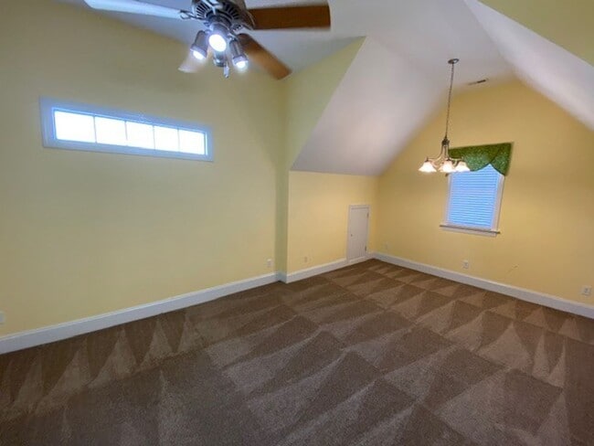 Building Photo - $500 Off 1 Month if Moved In by 11/30/25