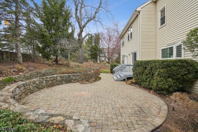 Building Photo - 12 Baumgartner Ct