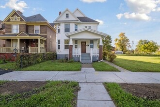 Building Photo - $1650 - Large 4 Bedroom, Renovated Home