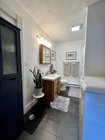 Bathroom 1 - 94 Graham St