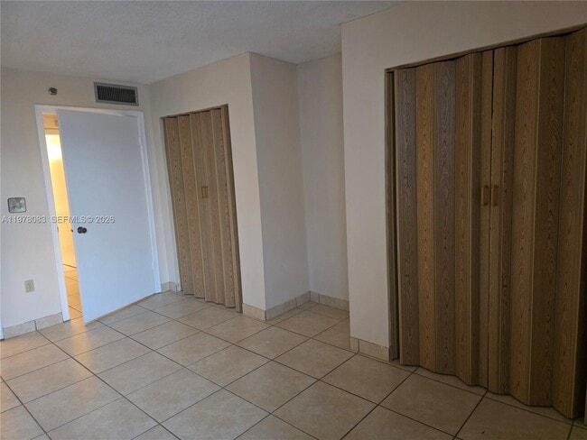 Building Photo - 9688 Fontainebleau Blvd