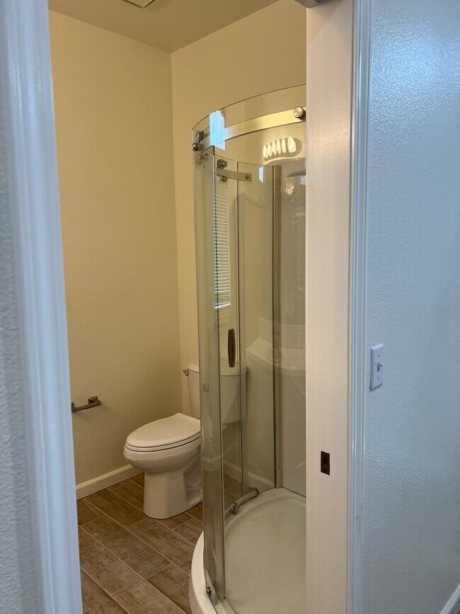 Building Photo - Beautiful Family Home