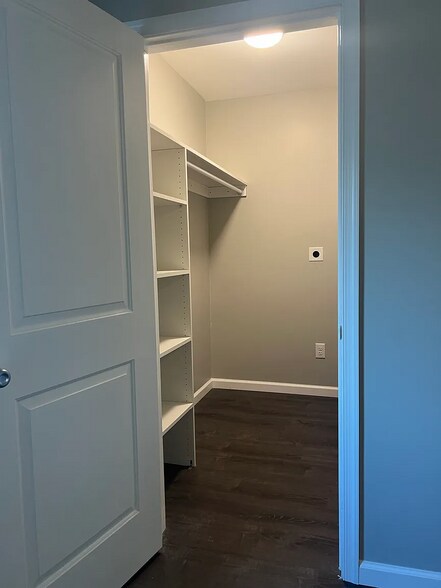 Building Photo - 348 Elm St