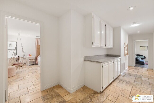 Building Photo - 40563 Desert Creek Ln