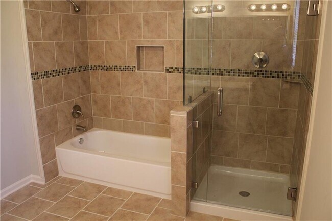 Building Photo - 2677 Colony Cir