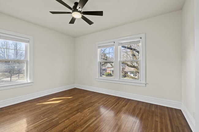 Front Bedroom - 862 College Ave