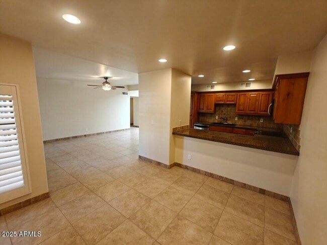 Building Photo - 8428 E Malcomb Dr