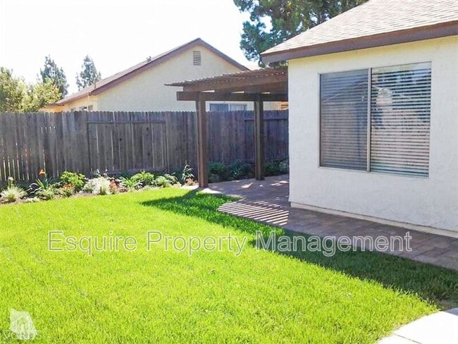 Building Photo - 5219 Meadowview Dr