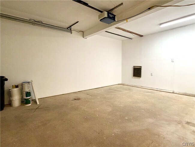 Building Photo - 14 Pond Path