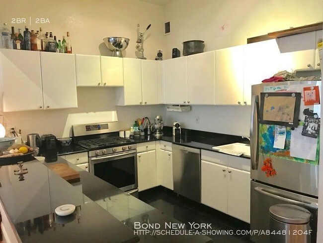 Building Photo - Massive Full Floor Two Bedroom Loft!