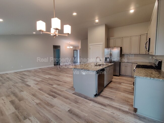 Building Photo - 8209 Coldwater Dr