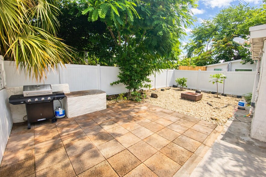 Building Photo - 625 Selkirk St