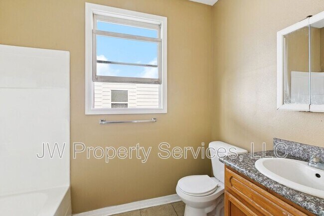 Building Photo - 2522 N Tonti St