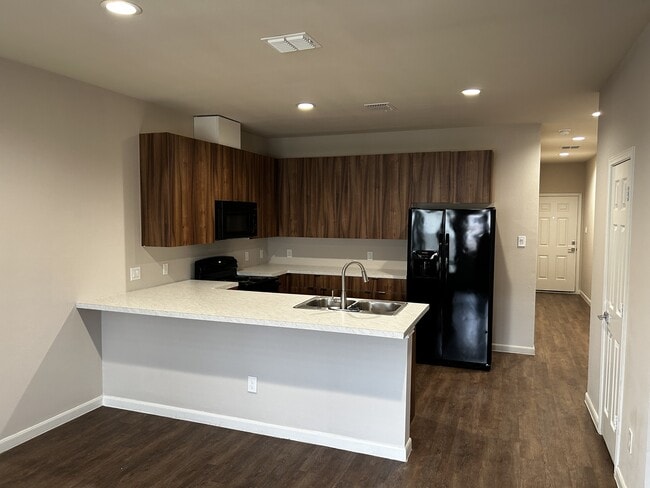 Building Photo - 21377 W Wallis Dr