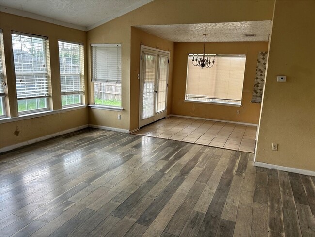 Building Photo - 1154 W Brompton Dr