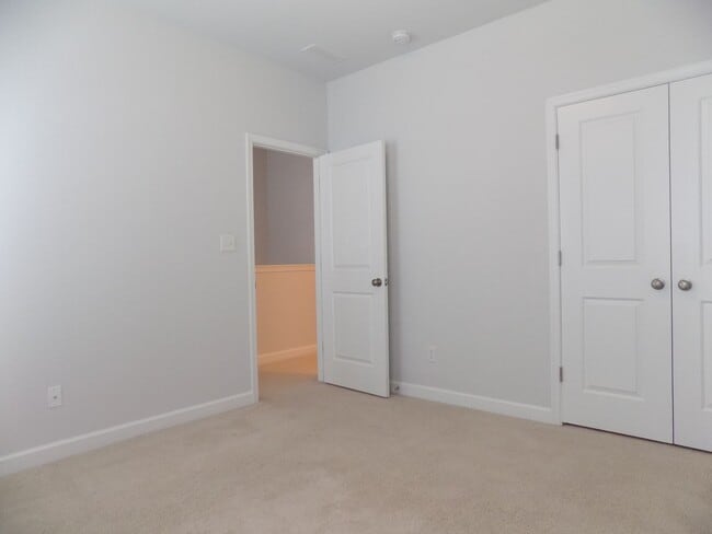 Building Photo - 121 Wineberry Wy