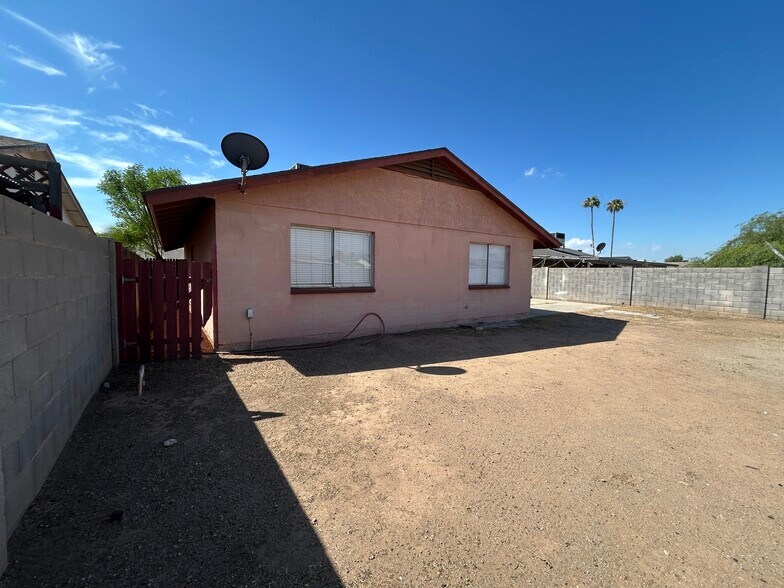 Building Photo - 7222 W Rose Ln