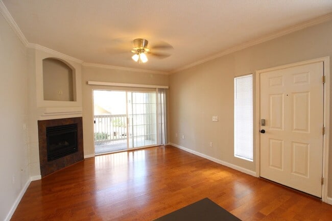 Building Photo - Long Realty & Property Management - 3 Bedroom Condo in Gated Community with Amenities