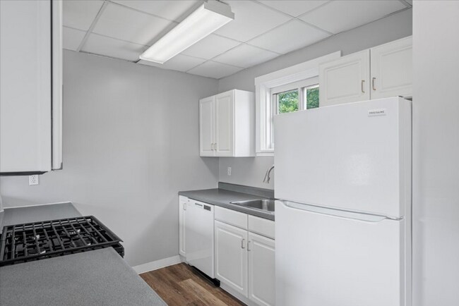 Building Photo - 518 Broad St