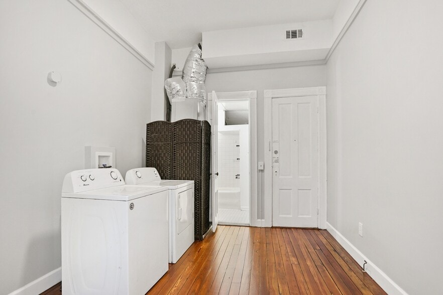 Building Photo - 1112 Barnard St