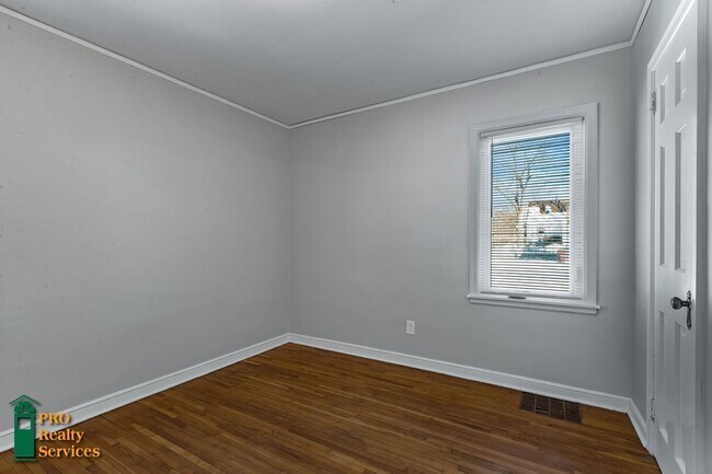 Building Photo - 3 Bedroom Home in Robbinsdale