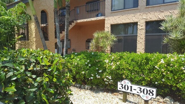 Building Photo - Rose Garden Area Condo with a Community Po...