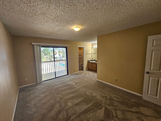 Building Photo - Charming 2-Bed, 2.5-Bath Townhome in the Highly Sought-After Landings at Lake Caroline! *1/2 OFF ...