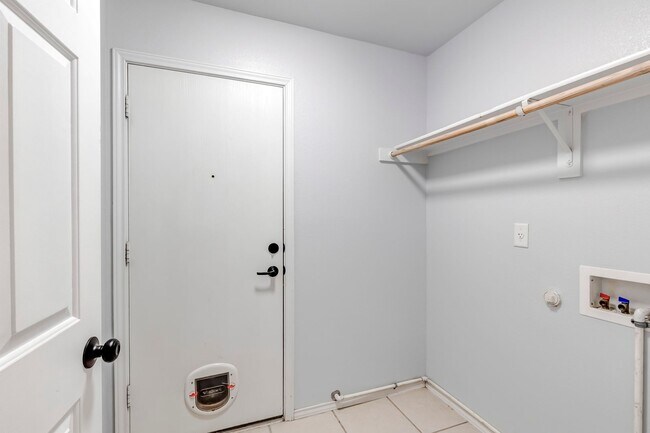 Building Photo - 113 W Deer Horn Pass