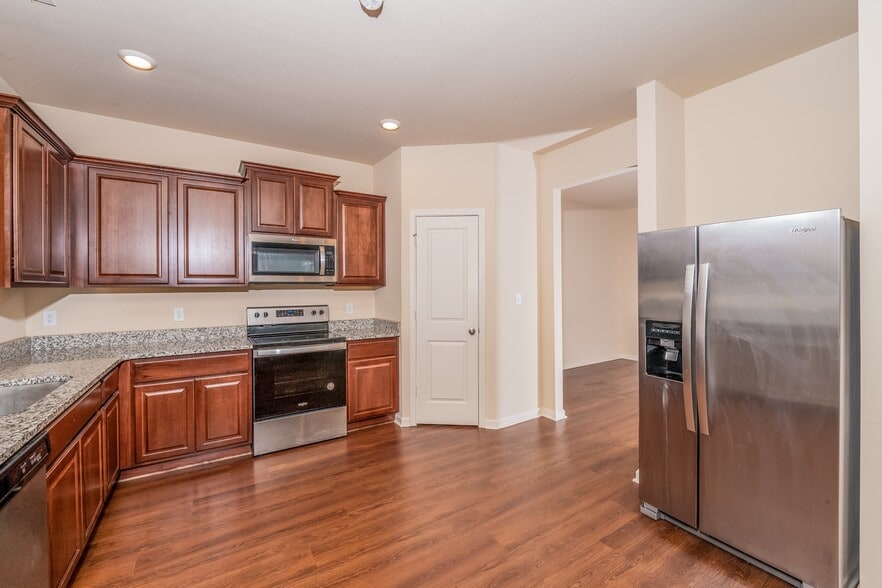 Building Photo - 375 Clover Cir