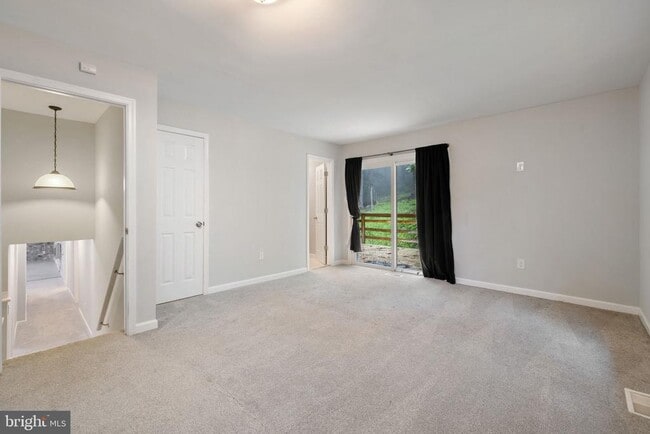 Building Photo - 247 Marsden Hts Rd