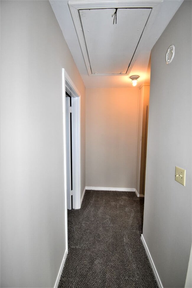 Building Photo - 936 Woody Hills Dr