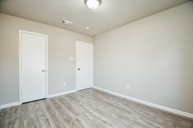 Building Photo - 11659 Evesborough Dr