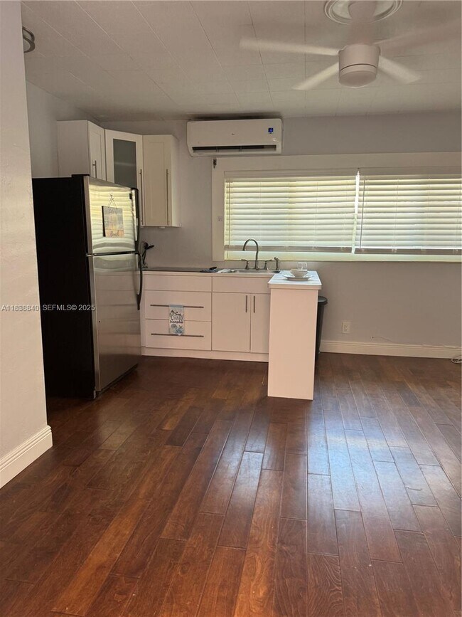 Building Photo - 323 New Mexico St