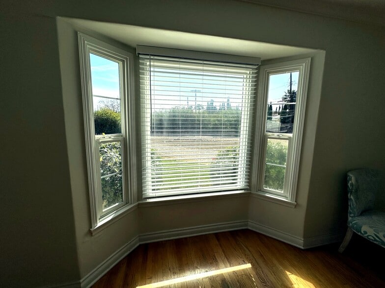 Building Photo - 10847 Balboa Blvd