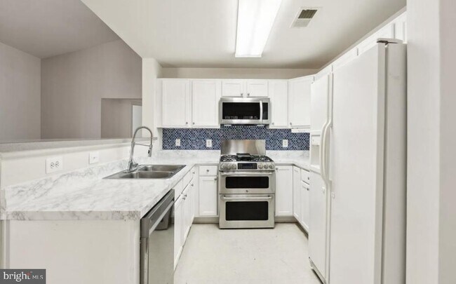 Building Photo - 4151 Castlecary Ln