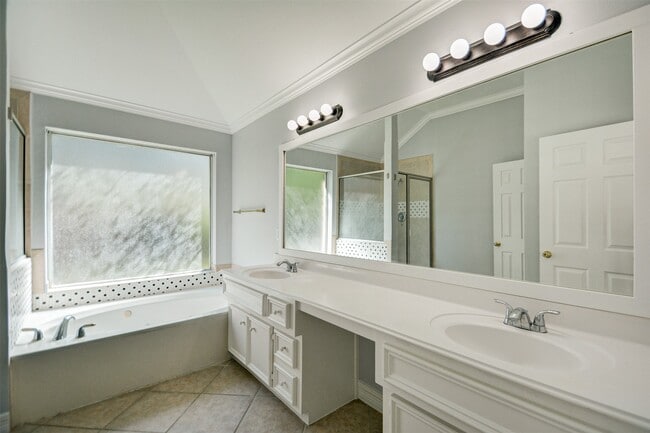 Building Photo - 3223 Logan Crest Ct