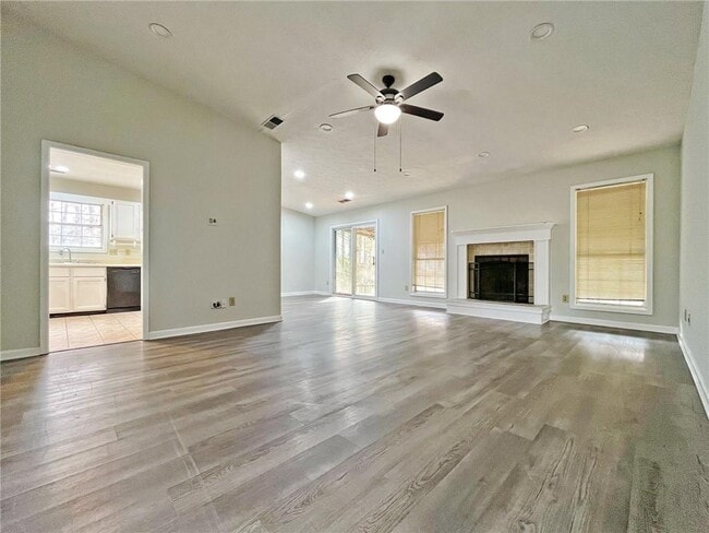 Building Photo - 11250 Ridge Hill Dr