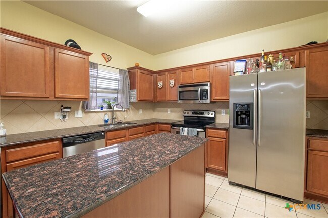 Building Photo - 5000 Willamette Ln