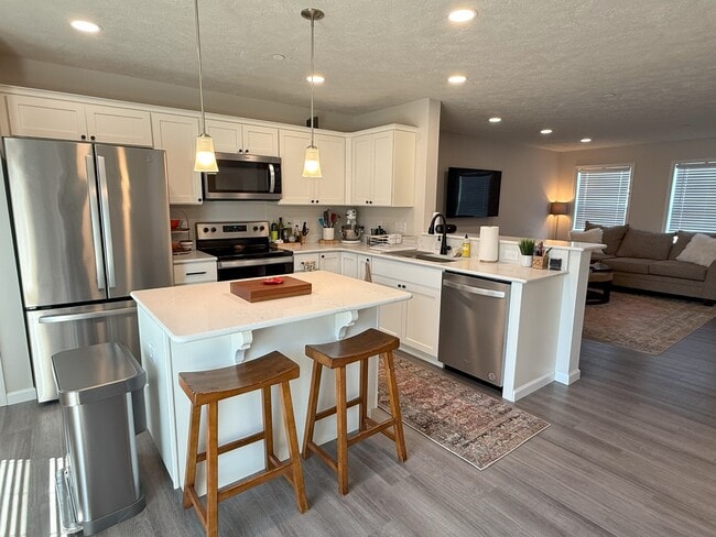 Building Photo - 120 Veery Wy