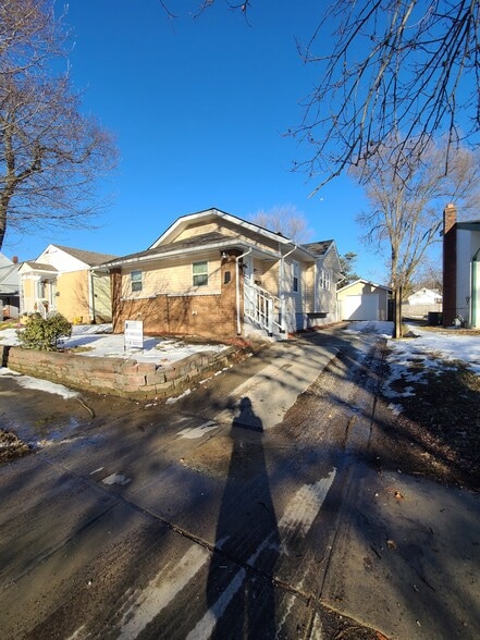 Front Of House - 417 S Spencer Ave