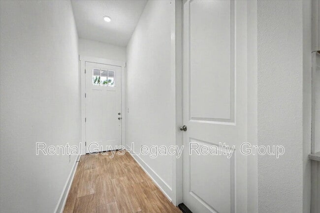Building Photo - 5423 Bramhall Rd
