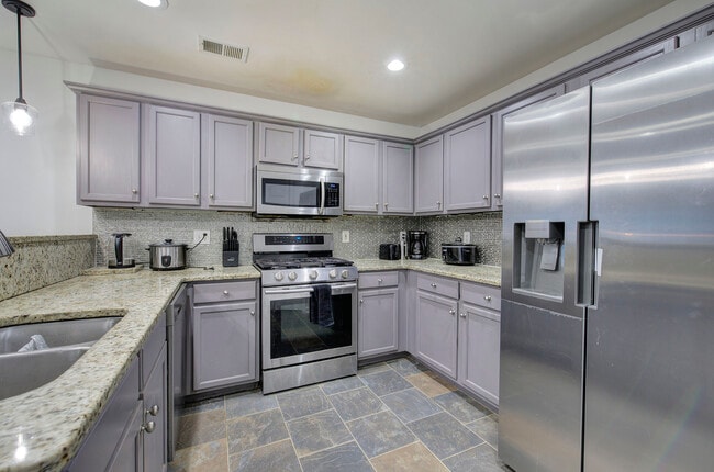 Building Photo - 7202 Cedar Forest Dr