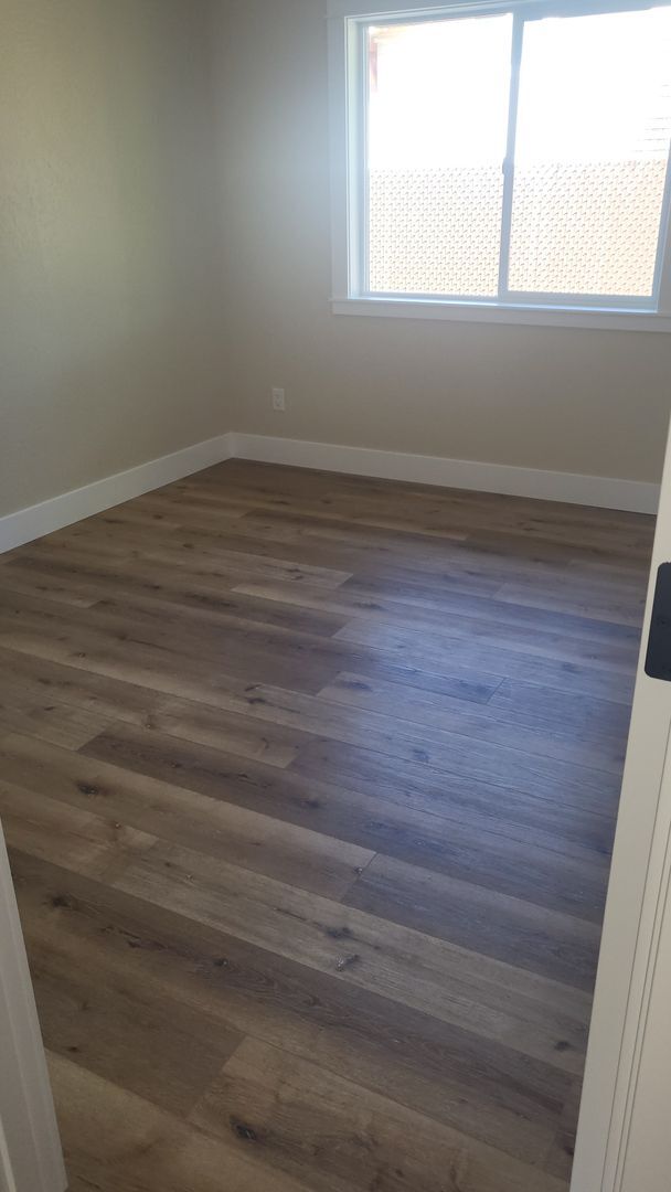 Building Photo - 3 bed 2 bath Single Family Home for Rent in Grants Pass