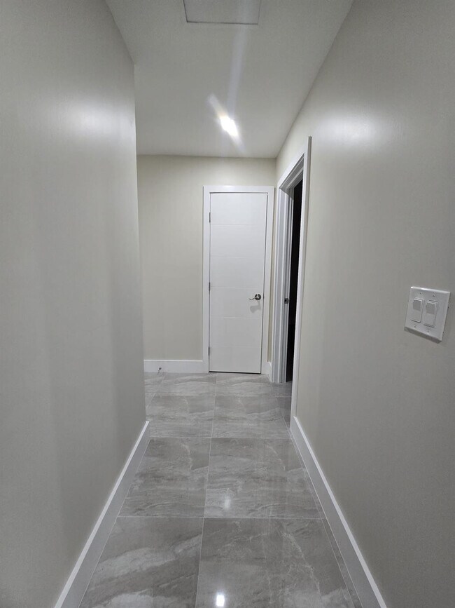 Building Photo - 2207 Taft St