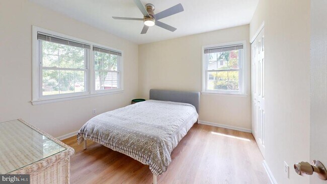 Building Photo - 5810 Helmsdale Ln